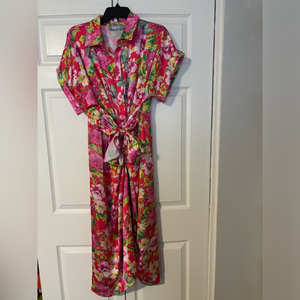 Beautiful Flower Print Button Up Tie waist dress 👗